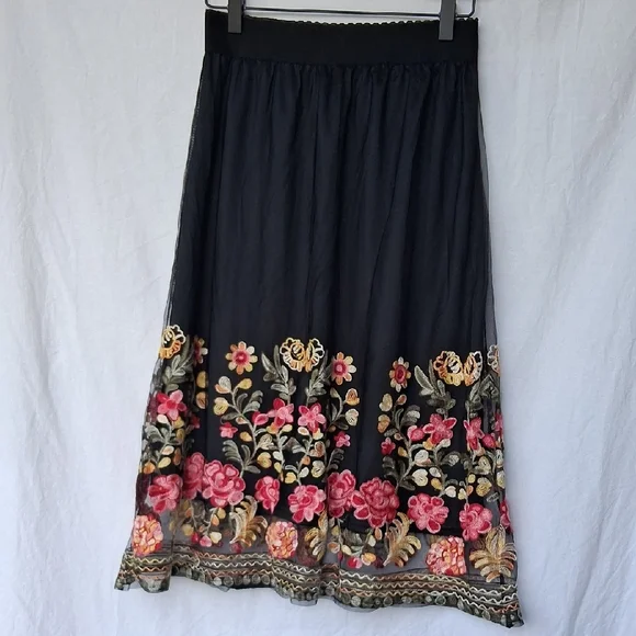 Floral Embroidered Black Skirt M - Picture 7 of 11
